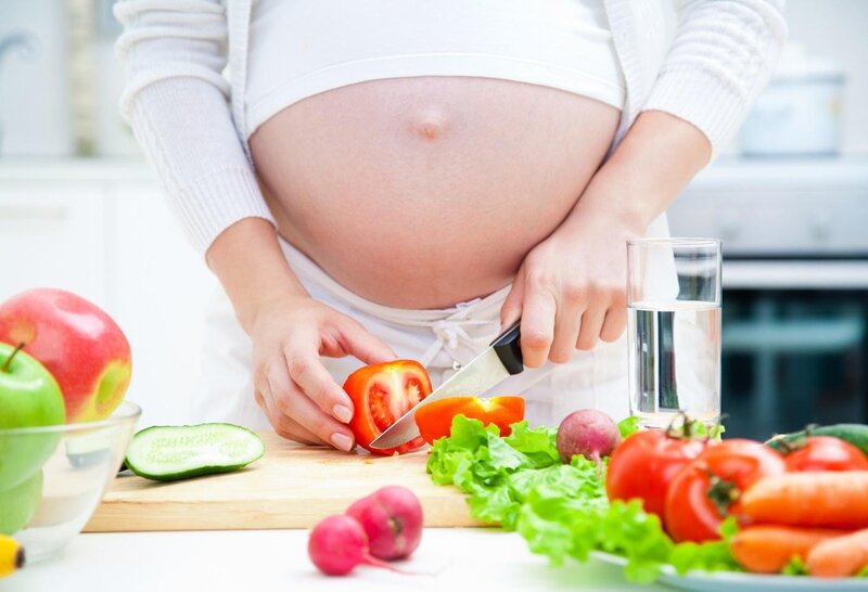 Đừng quên xây dựng chế độ dinh dưỡng hợp lý để đảm bảo sức khỏe cho cả mẹ và con 