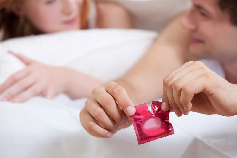 Dùng bao cao su giúp phòng tránh hiệu quả bệnh lây truyền qua đường tình dục