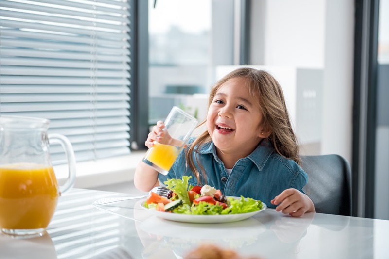Chế độ dinh dưỡng là một trong những yếu tố quan trọng nhất giúp trẻ phòng ngừa bệnh
