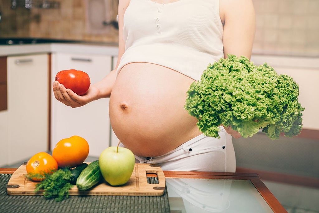 Đừng quên xây dựng chế độ dinh dưỡng lành mạnh để bảo vệ sức khỏe cả mẹ và con