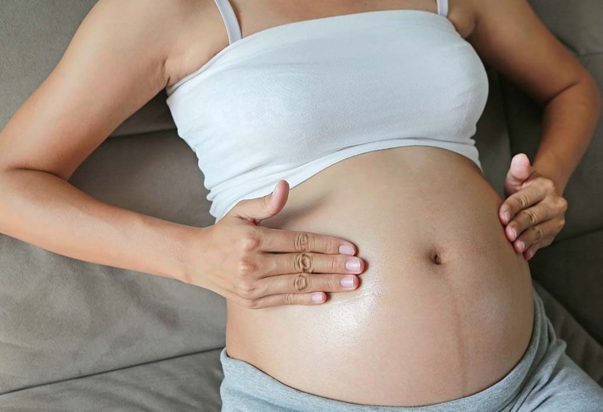 Một trong những sai lầm của các mẹ bầu trong quá trình thai giáo đó là thường xuyên xoa bụng