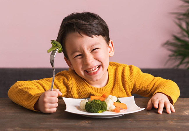 Trẻ 12 - 14 tuổi đang trong giai đoạn dậy thì nên cần có chế độ dinh dưỡng phù hợp
