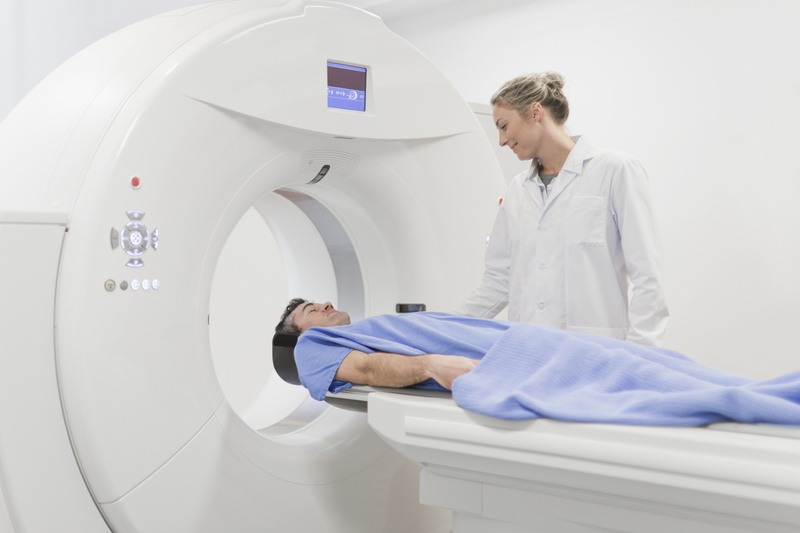 Chụp X-quang hoặc chụp CT Scanner nhằm đánh giá tổn thương ở xương, đặc biệt là ở những vị trí phức tạp như cột sống, khung chậu, lồng ngực hay xương sọ mặt. 