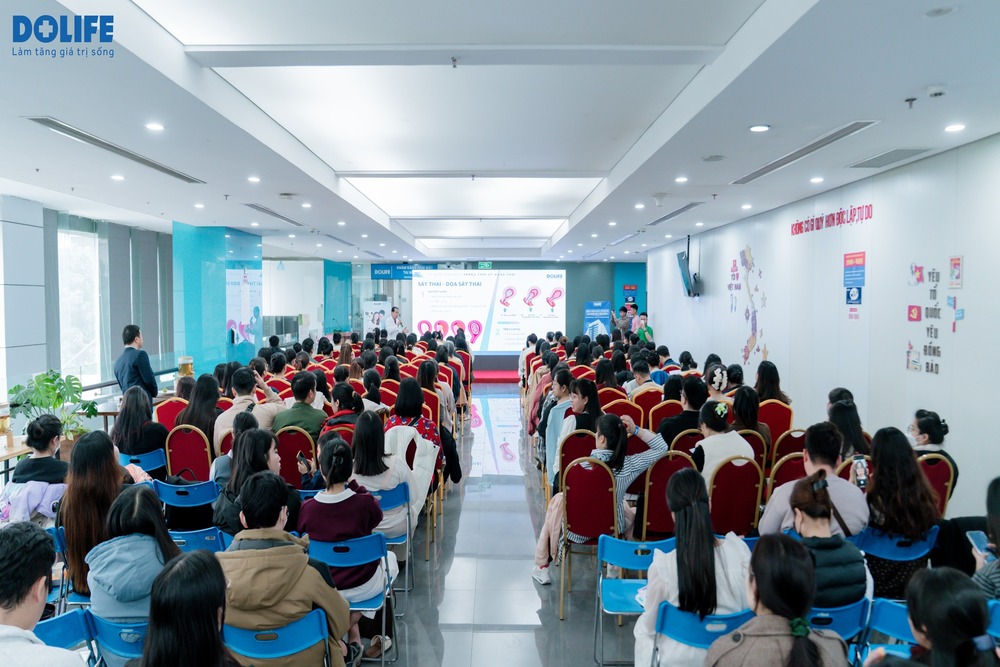 Hội thảo Thai sản DoLife: Hơn 200 mẹ bầu tham dự chương trình tư vấn về Tai biến sản khoa