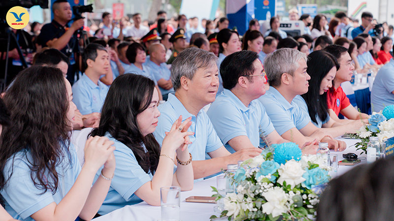 Không khí nô nức Ngày Sức khỏe toàn dân tại gian hàng khám sức khỏe của MEDLATEC