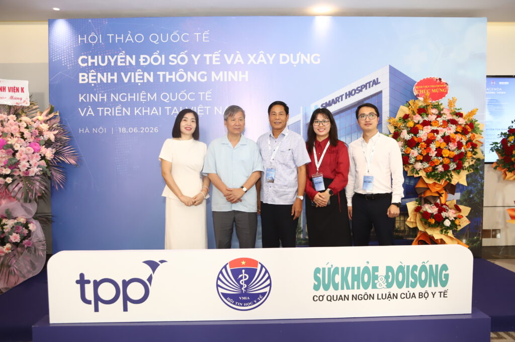 Thầy thuốc Nhân dân, Phó giáo sư Hà Hữu Tùng tham gia Hội thảo Quốc tế về chuyển đổi số y tế: Dữ liệu và công nghệ sẽ định hình tương lai bệnh viện thông minh